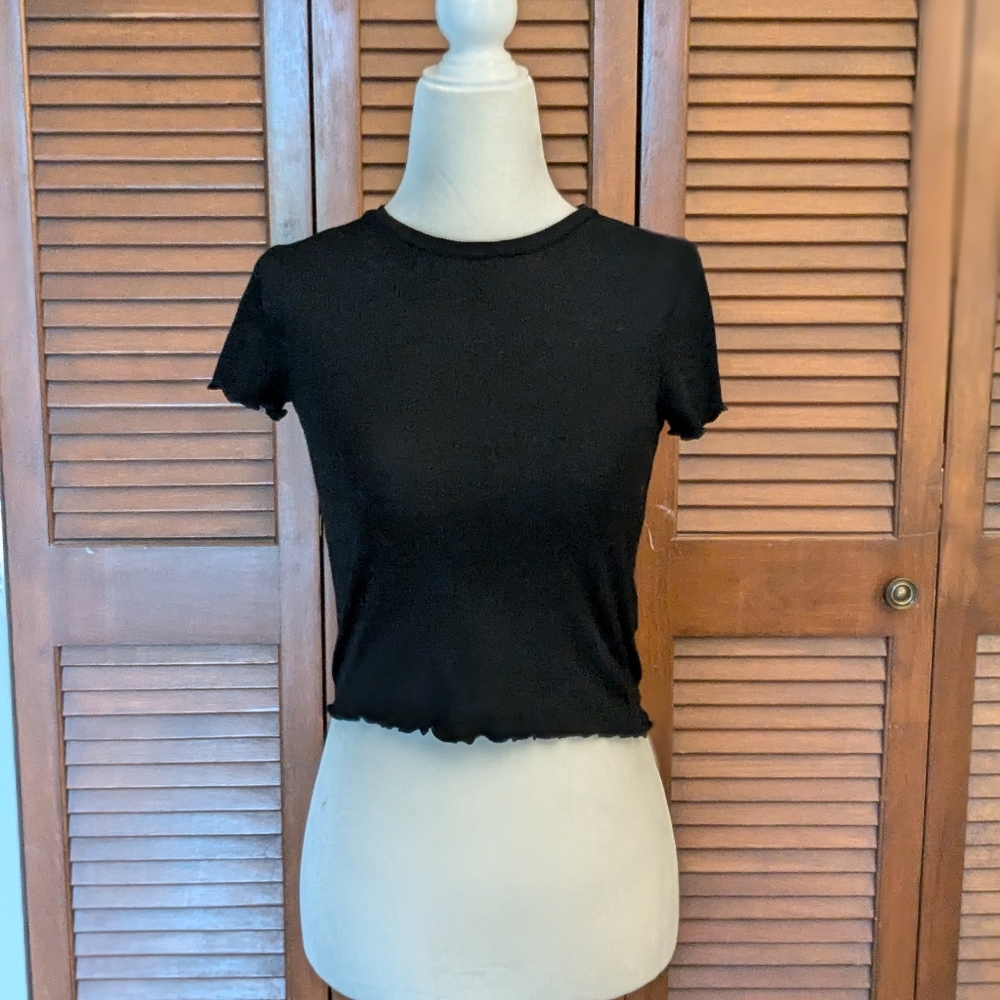 Forever 21 Black Lettuce Trim Crop Tee